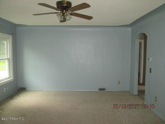 5th image of 39 Lemyra St SE