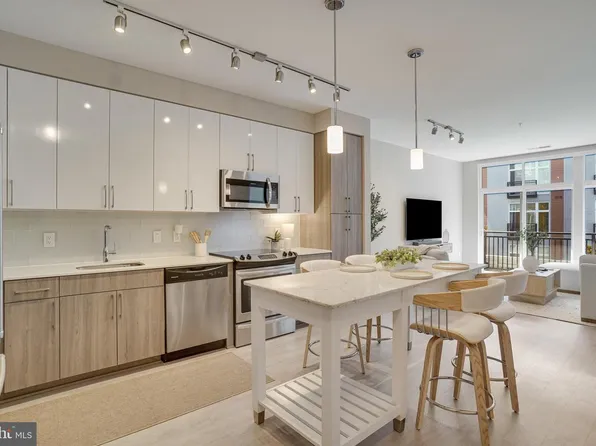 145 Riverhaven Dr Unit 352, Oxon Hill, MD 20745