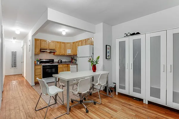 Rented by Horowitz Real Estate | media 8