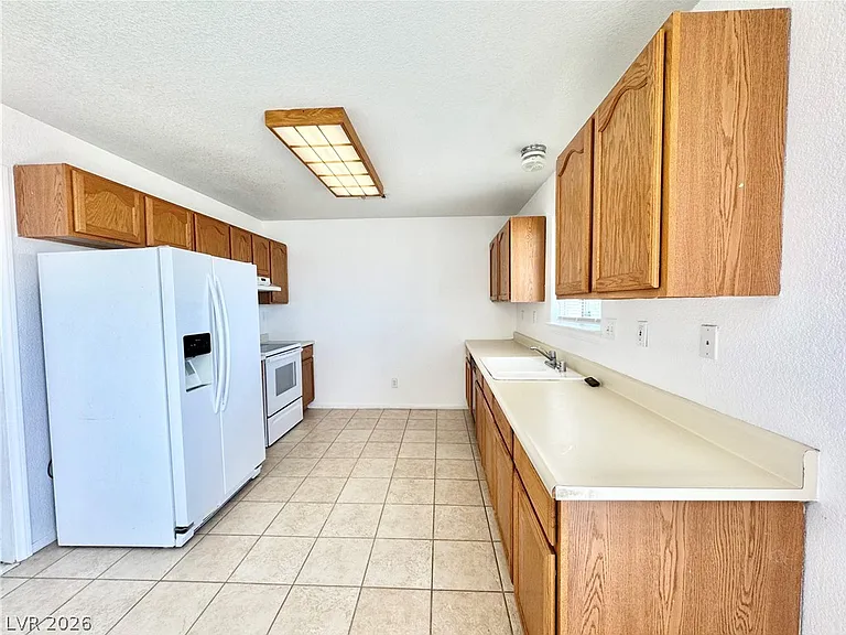 1060 Marne Ct #D — Photo 4