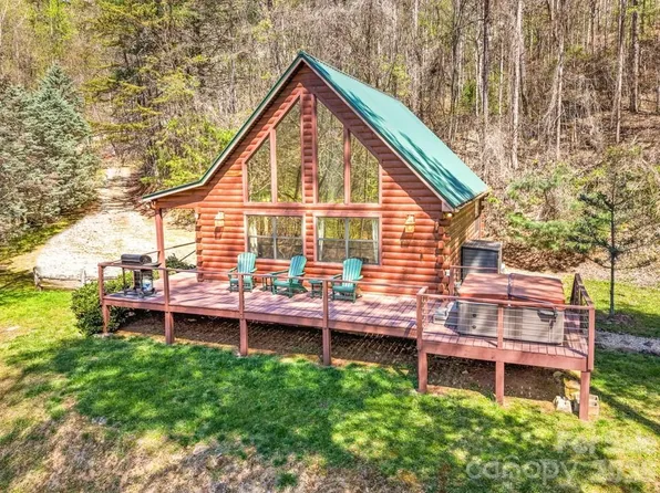 210 Chickadee Dr, Bryson City, NC 28713