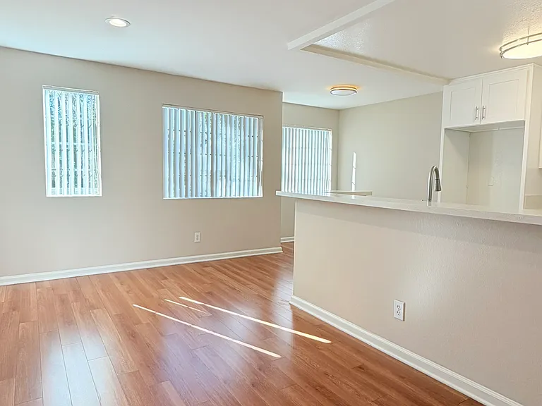 615 W Milford St — Photo 6