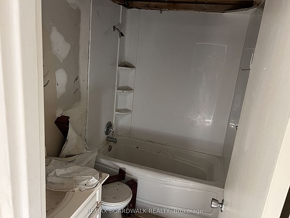 4th image of 2041 Arrowsmith Dr #101B
