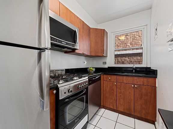 4th image of 321 E 45th St #11G