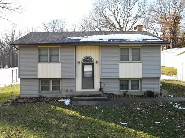 2390 Sand Rd, Marshalltown, IA 50158