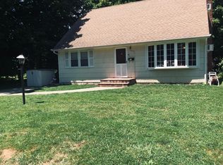11 Moreland Ct, Great Neck, NY 11024