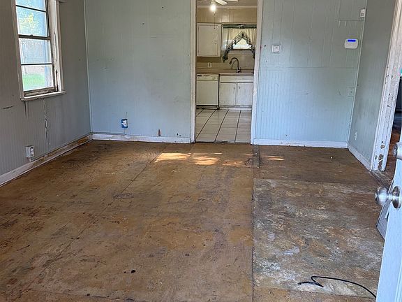 2nd image of 503 E Ridgewood Dr