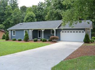 209 Stonebrook Dr, Hendersonville, NC 28791