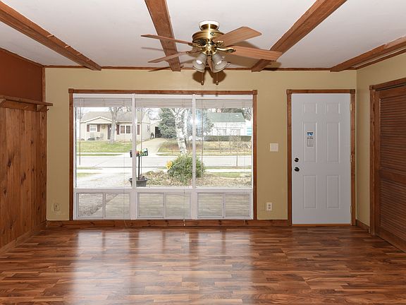 4th image of 2524 Meadow Dr