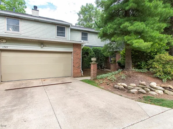 1745 Bent Bow Dr, Akron, OH 44313