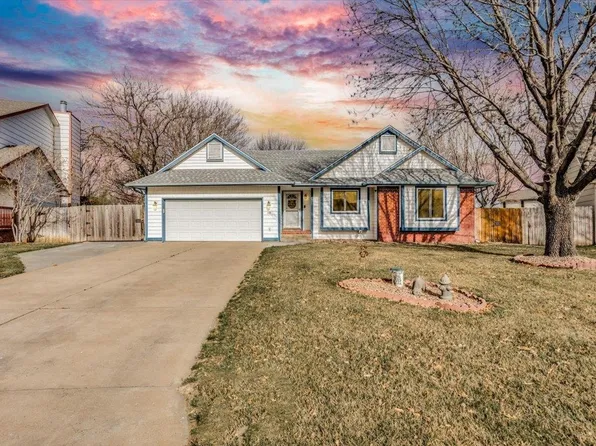 118 E Oak Meadows Rd, Derby, KS 67037