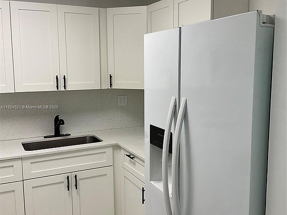4th image of 510 W Park Dr #104