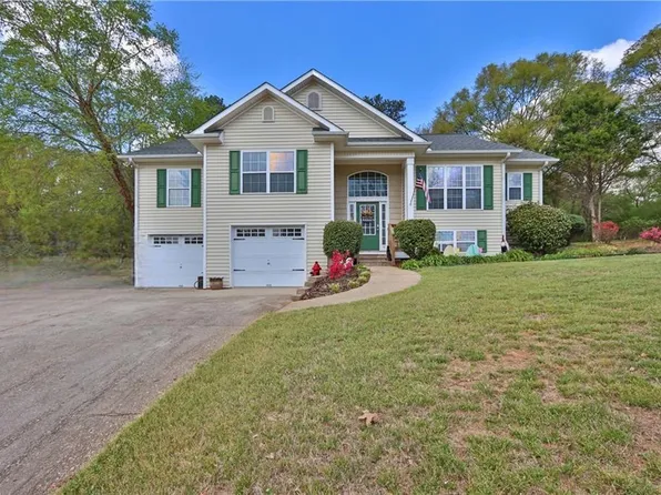 9020 Farm Shaw Dr, Gainesville, GA 30506