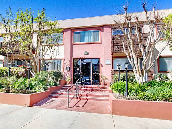 2nd image of 5349 Newcastle Ave APT 60
