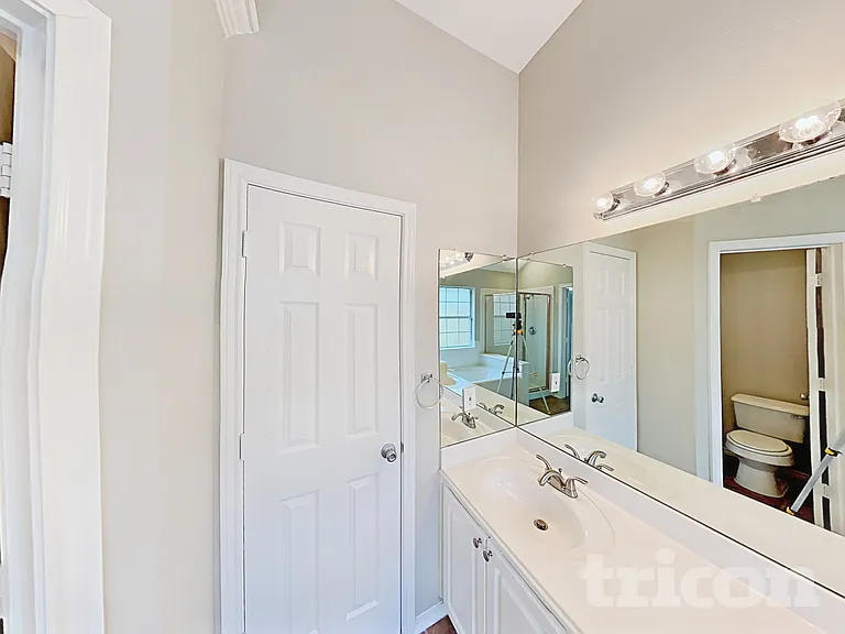 1013 Kingsley Dr — Photo 13