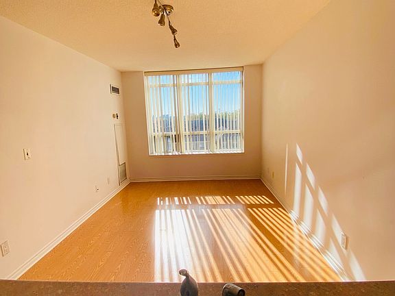 5th image of 130 Pond Dr #708