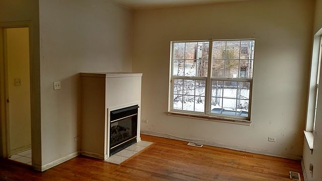 2nd image of 3640 S Calumet Ave