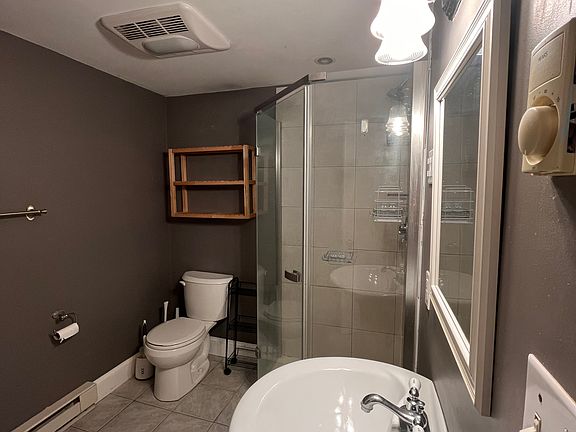 5th image of 537 E 4th St #2