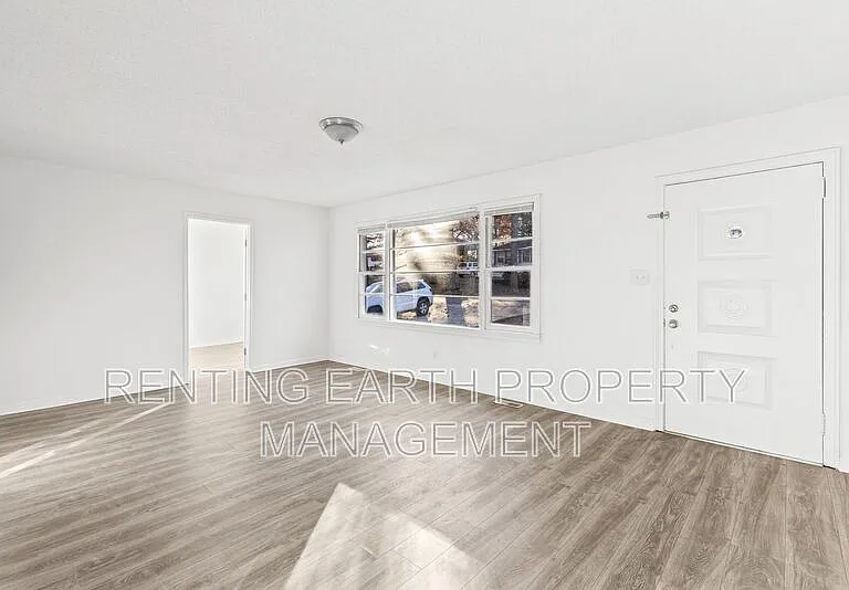 2321 4th St NE — Photo 4