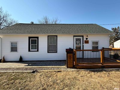 66 S Mill St, Farmington, IL, 61531