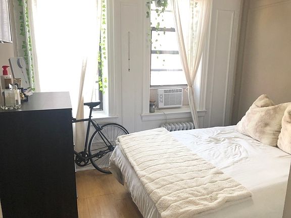 5th image of 3133 33rd St #5