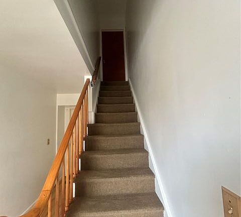 2nd image of 34 Belvedere Dr Floor 2