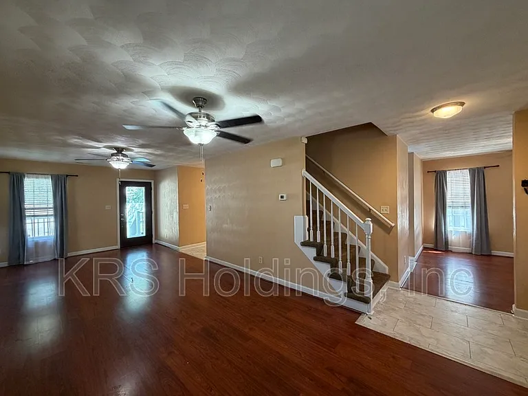 1129 Hampton Ave — Photo 2