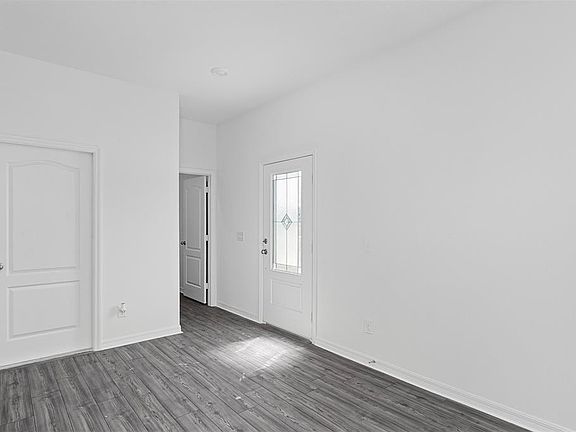 3rd image of 559 BAY LEAF DRIVE