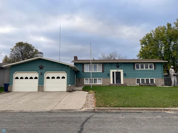 806 Maple St, Lisbon, ND 58054