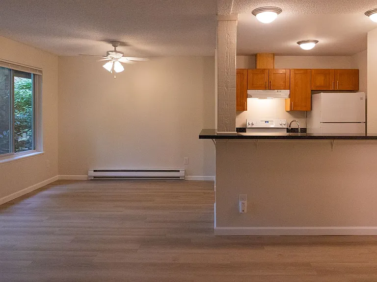 Willow Creek Apartments — Photo 8