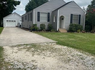 1913 10th St, Port Neches, TX 77651
