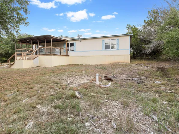 140 Lake Terrace Dr, Lakehills, TX 78063
