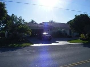 707 Diplomat Pkwy, Hallandale Beach, FL 33009