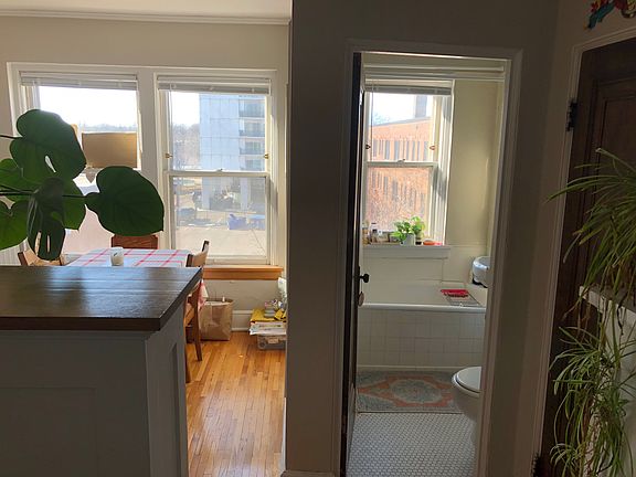 2nd image of 2276 Highland Pkwy #2S