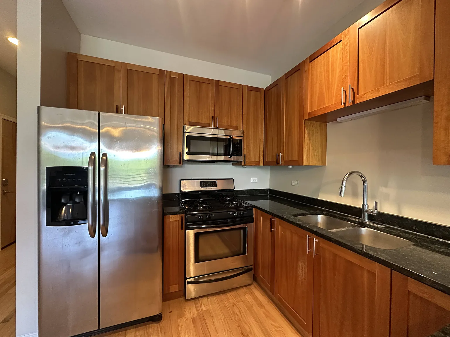 1500 N Damen — Photo 3