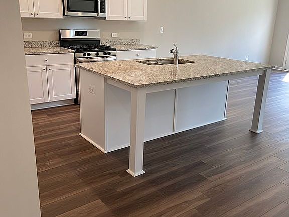 Modern kitchen - large open