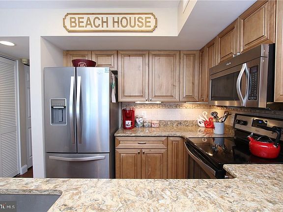 5th image of 1000 S Bay Ave #18