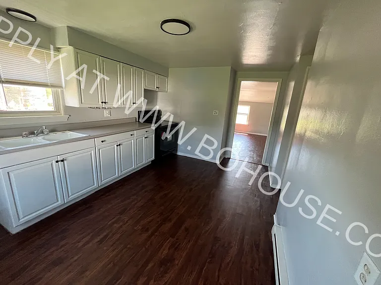 3202 McArthur Dr — Photo 13