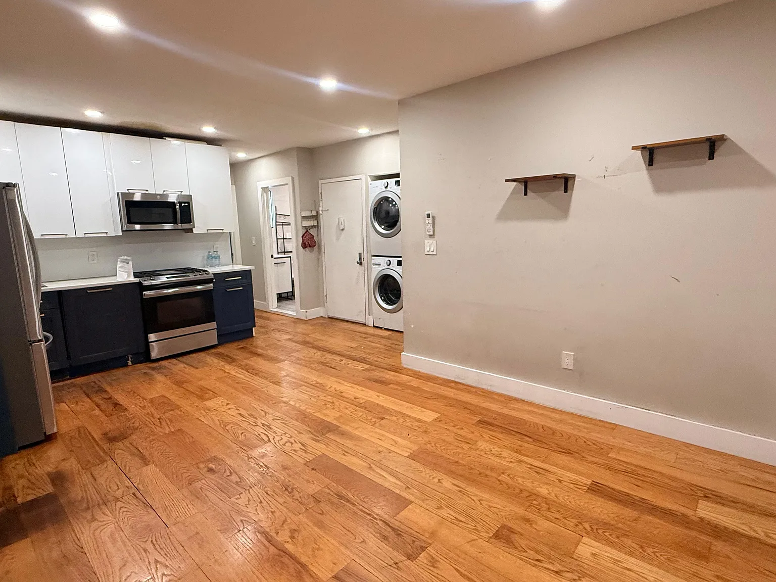 90 Graham Street — Photo 2