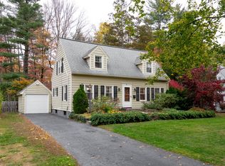 31 Fernbank Ave, Delmar, NY 12054