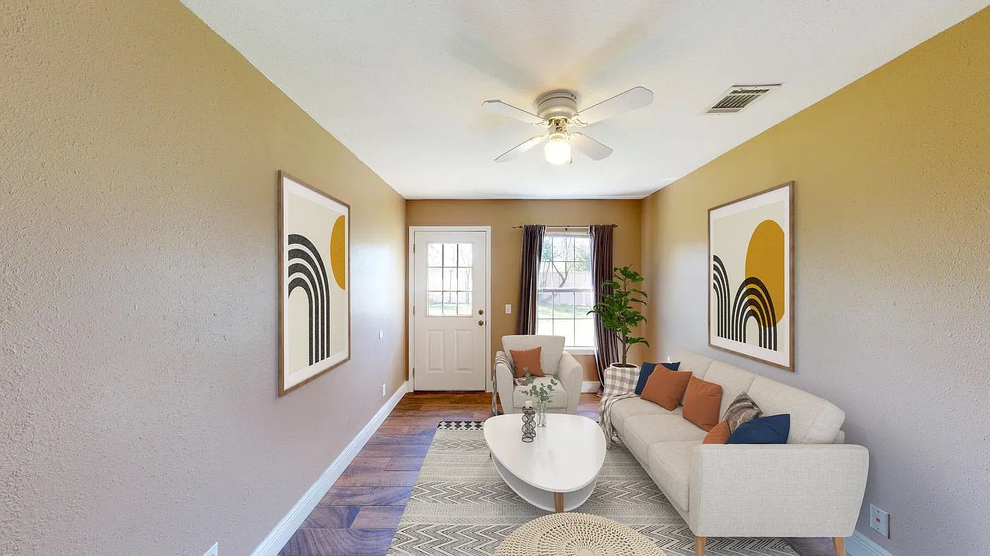 Stunning Cedar Park home with fully fenced backyard — Photo 2