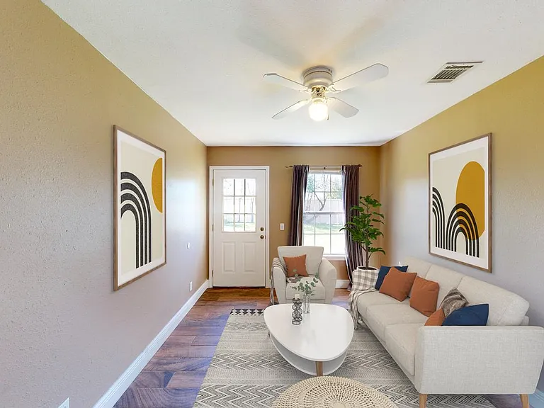 204 Monaco Dr — Photo 2