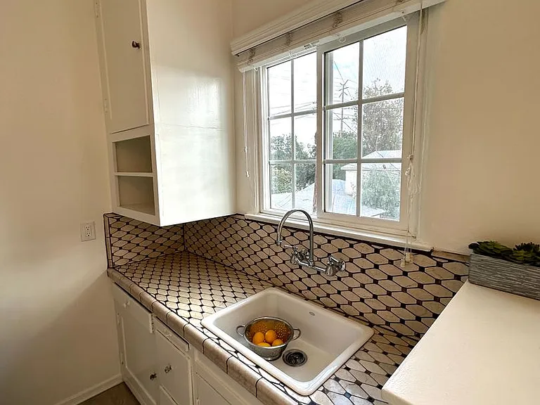 Vintage Style 1+1 - New Kitchen Appliances, Plank Floors, Balcony, pet friendly — Photo 6