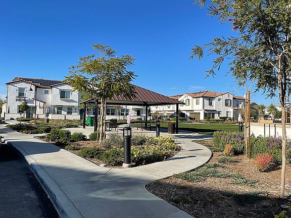 3rd image of 30408 Town Square Dr