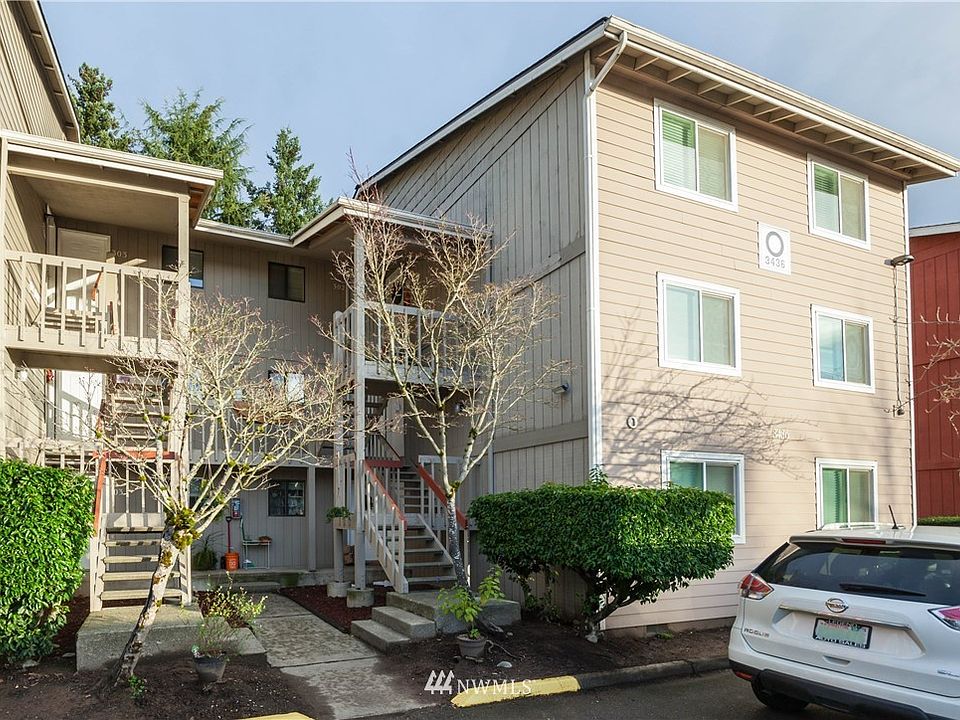 The condominium is in the "O" Building of the Bye The Green condominium community, and there are 12 condos in the building, which is sited at the north end of the community.