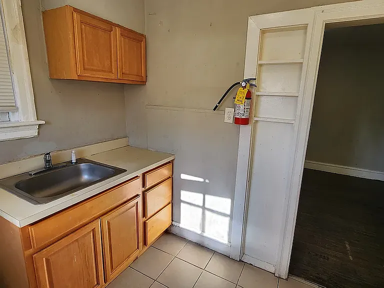 718 W Maple Ave #B — Photo 8