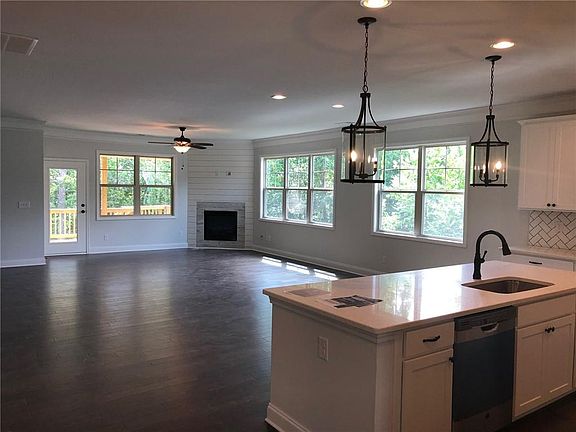 5th image of 525 Lincolnwood Ln