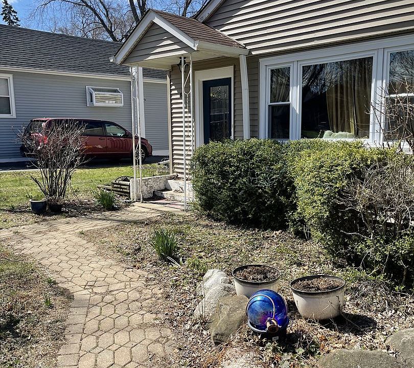 2nd image of 311 Meadow Ln