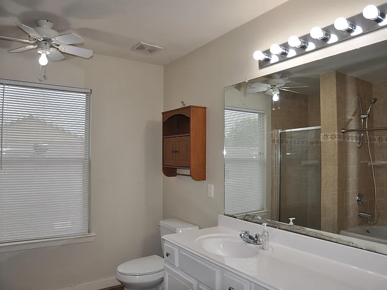 20734 Settlers Lake Cir N — Photo 28