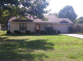 506 S Main St, Thrall, TX 76578